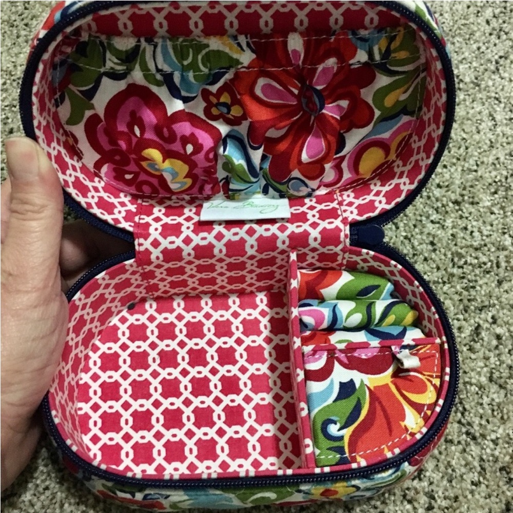 Vera Bradley - Jewelry Travel organizer. Vintage Garden print.